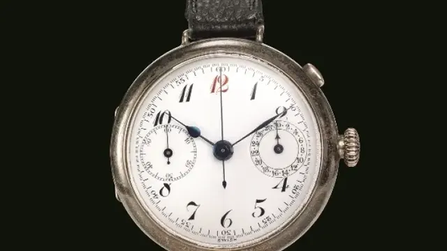 1915 - Zegarek naręczny z niezależnym przyciskiem do obsługi funkcji stopera